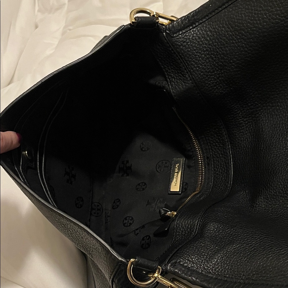 Tory Burch Britten Black Pebbled Leather Shoulder Bag with Gold Logo and Chain - Picture 9 of 16